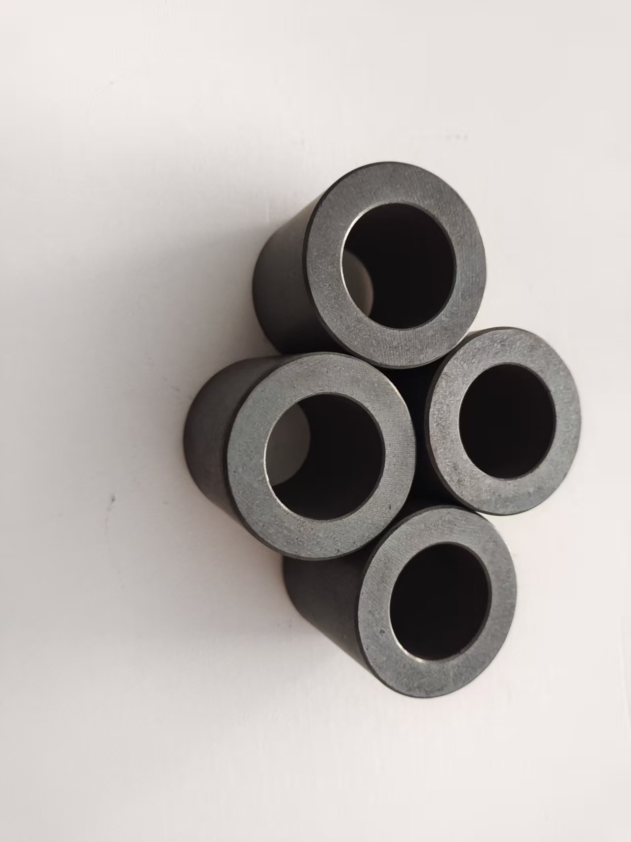 最新の企業ブログについて スピーカーボイスコイル磁気回路の最適化: フェライトリング磁石の磁束分布均一性のための設計ガイド