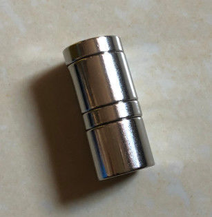 購入 銀製の輝やき色のネオジムの磁石強いディスクN35等級18mm x 15mm online manufacture